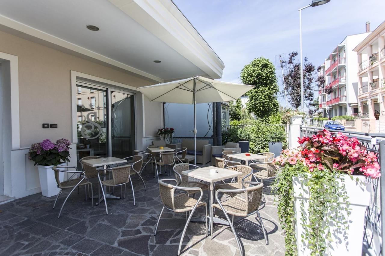 Hotel Savana Ρίμινι Εξωτερικό φωτογραφία