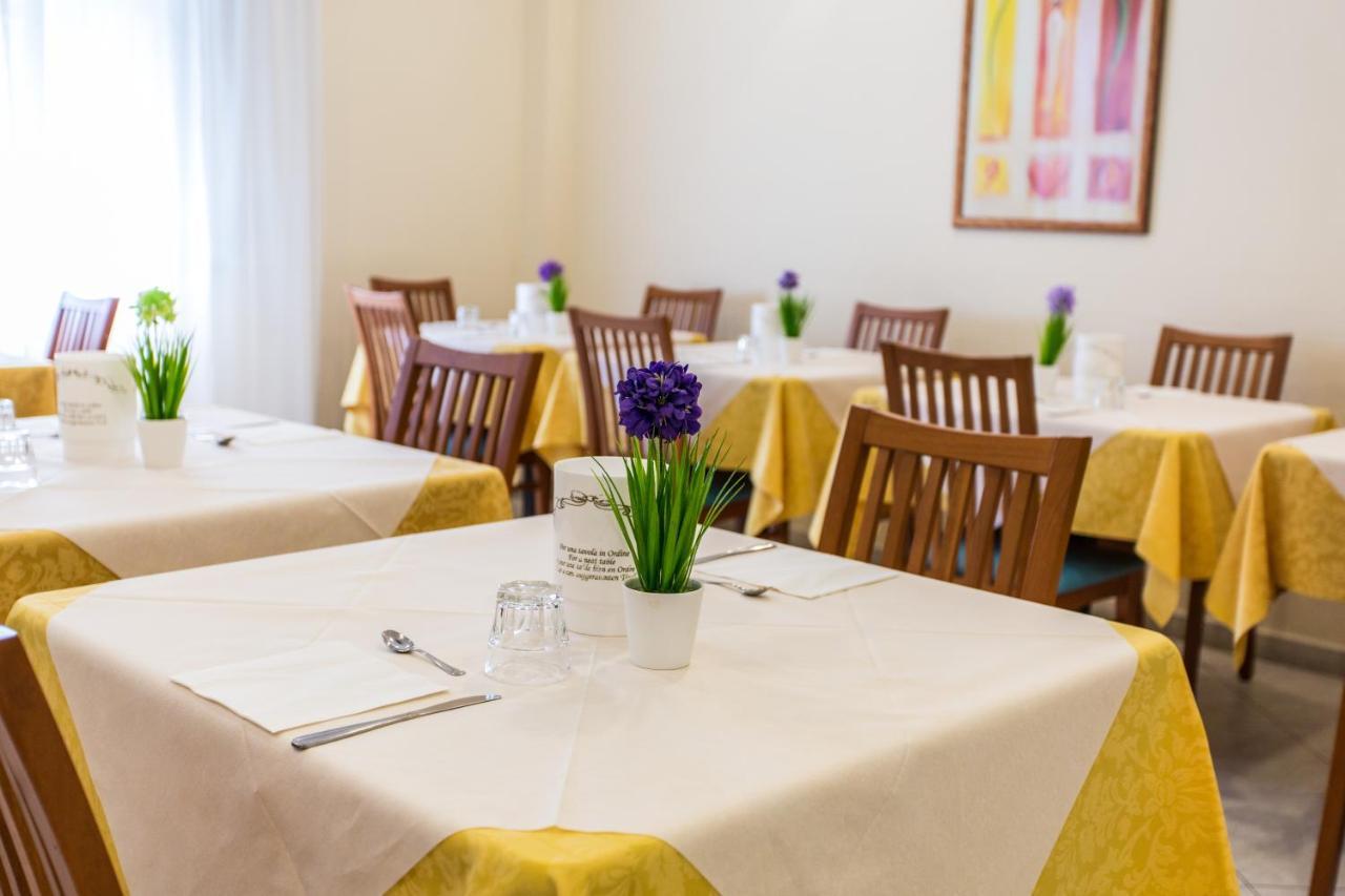 Hotel Savana Ρίμινι Εξωτερικό φωτογραφία