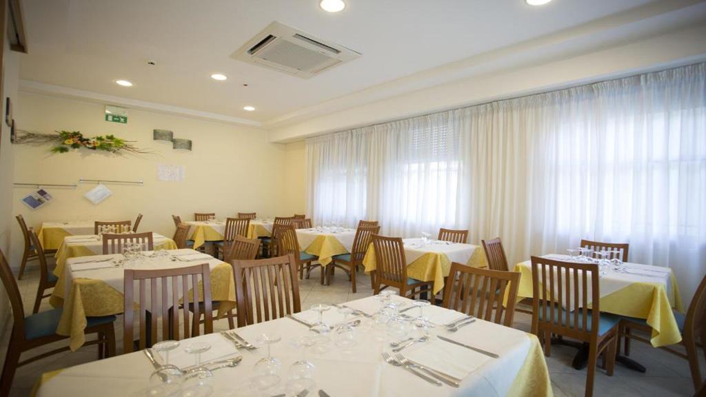 Hotel Savana Ρίμινι Εξωτερικό φωτογραφία