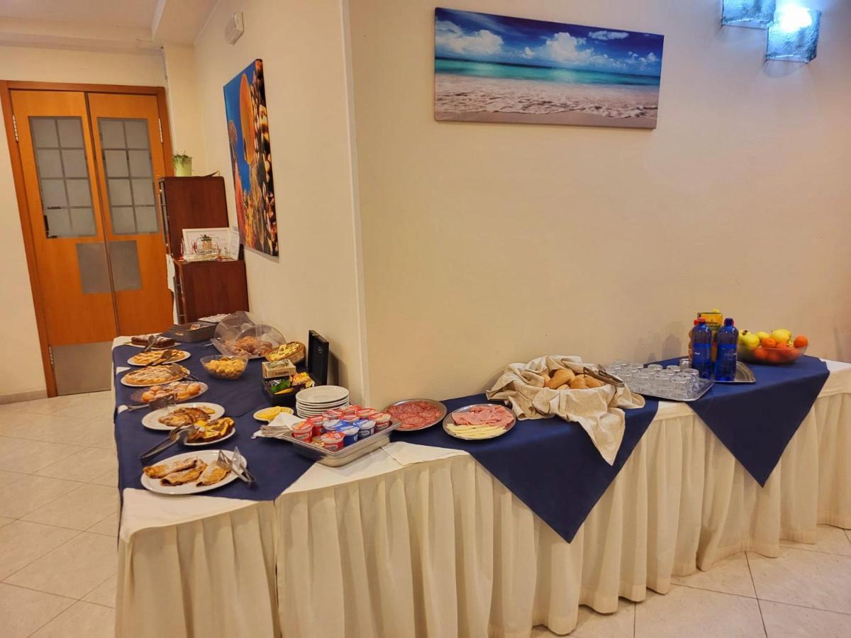 Hotel Savana Ρίμινι Εξωτερικό φωτογραφία