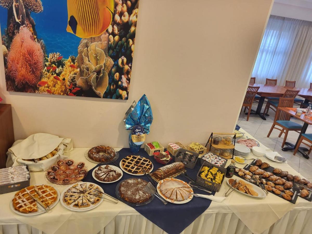 Hotel Savana Ρίμινι Εξωτερικό φωτογραφία